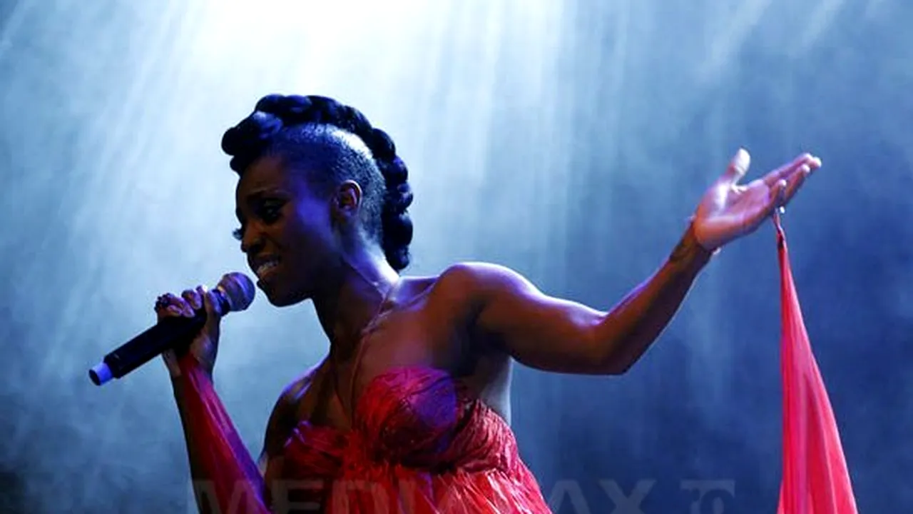 Sala Palatului a răsunat cu Morcheeba şi 4.000 de persoane au vibrat cu trupa