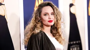 Angelina Jolie spune că a trebuit să înveţe din nou cum să respire pentru a o juca pe Maria Callas
