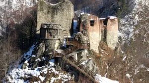 Cetatea Poenari va fi reconstruită din gheaţă, la scară redusă