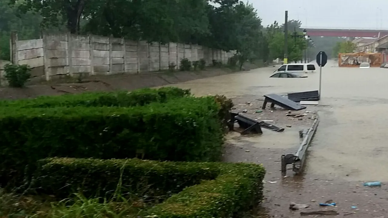 Efectele ploilor din ultimele zile | IGSU: Peste 30 de localităţi din şase judeţe, afectate. 65 de locuinţe, inundate / Cele mai mari probleme, în Constanţa. 10 familii din Cernavodă, relocate