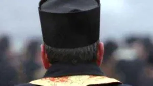 Caz inedit în Iaşi: Un preot dă recomandări pentru eliberarea permisului de port armă