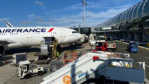Traficul aerian din sud-estul Franţei, dat peste cap după ce o antenă a fost lovită de fulger