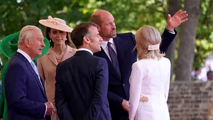 Vizita istorică de stat a președintelui Emmanuel Macron în Regatul Unit a început. Prințesa Kate și Prințul William i-au întâmpinat pe Emmanuel și Brigitte Macron, la sosirea în aeroport