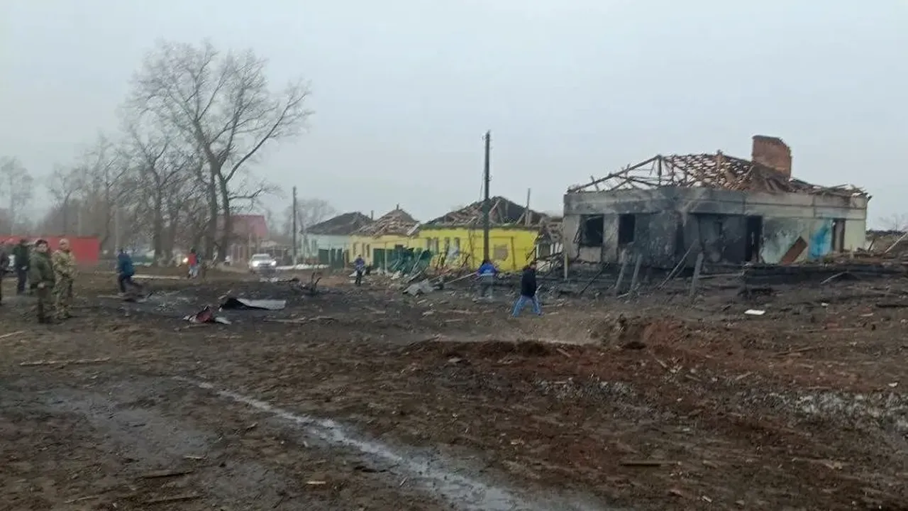 Armata rusă a bombardat din greşeală un sat din regiunea Voronej. Guvernatorul promite că va reconstrui casele