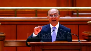 Iliescu: O eventuală procedură de suspendare a preşedintelui, doar după reconfigurarea Parlamentului