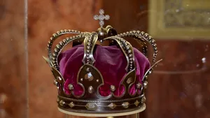 De ce a fost folosită o copie şi nu orginalul COROANEI de oţel pentru funeraliile REGELUI Mihai. Explicaţiile directorului Muzeului de Istorie 