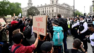 Protest în centrul Londrei faţă de moartea lui George Floyd în Statele Unite