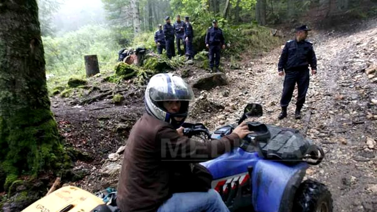 Salvamontiştii au mărit efectivele pentru ridicarea bucăţilor din elicopterul prăbuşit