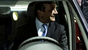 Pro TV - Maşina lovită de Traian Băsescu aparţinea SRI