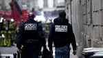 Franța: O mașină a căzut 20 de metri în gol și a luat foc. Cel puțin cinci persoane au murit