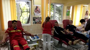 Criză de sânge în Prahova, pompierii donează în timpul lor liber - GALERIE FOTO 