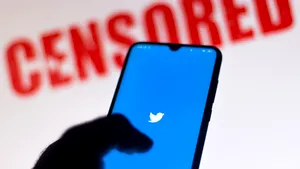 Twitter reduce afişarea conţinutului problematic pe platformă. Postările care incită la violenţă şi ură au fost primele eliminate