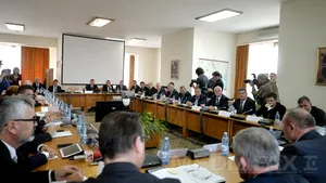 Miniştrii lui Cioloş, audiaţi în Parlament: 21 de propuneri au primit aviz favorabil. Petre Tobă, Mihnea Motoc, Cristina Guseth şi Elisabeta Lipă au trecut de comisii. Audierea lui Vasile Dâncu a fost amânată - FOTO