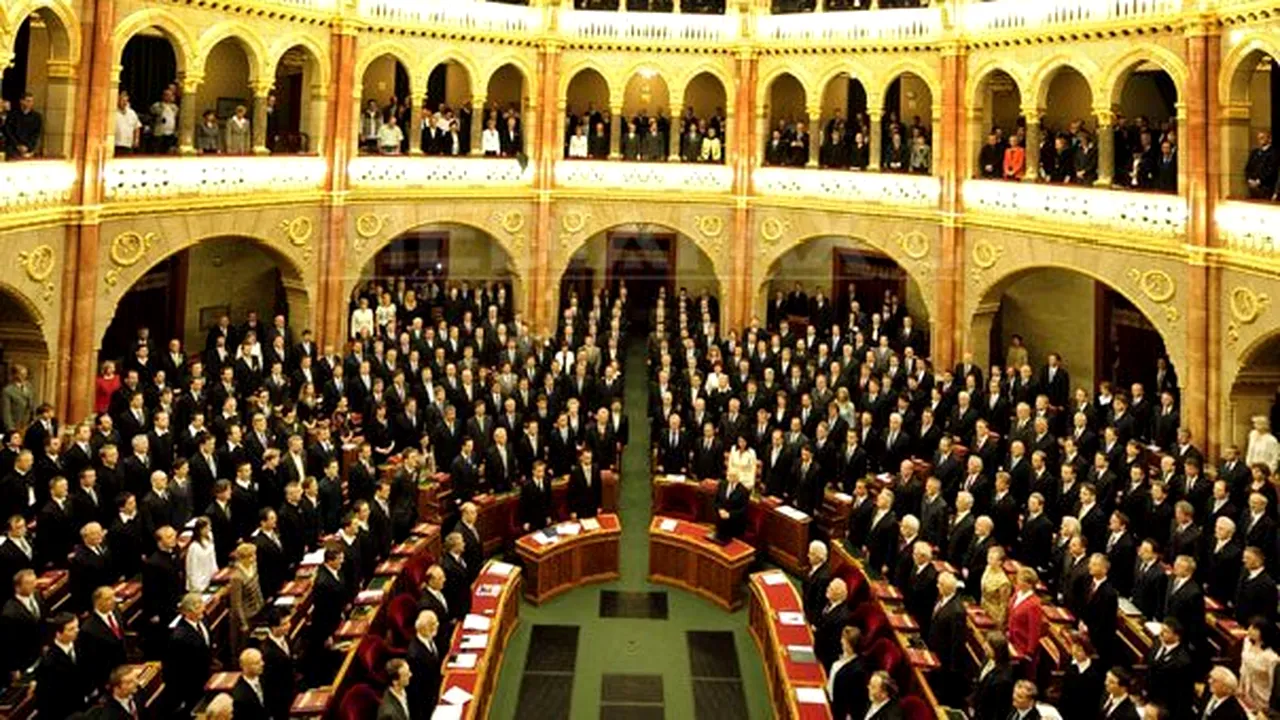 Terorişti pot să pătrundă în Europa cu valul de imigranţi, afirmă un oficial în Parlamentul ungar