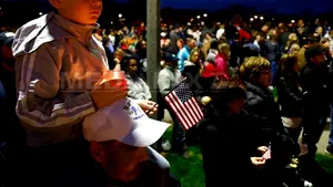 OMAGIU pentru victimele atentatului din Boston: Locuitorii îşi plâng morţii 