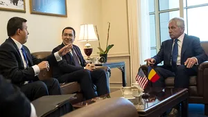 Hagel s-a întâlnit cu Ponta la Pentagon. Premierul l-a asigurat pe secretarul american al Apărării de susţinere pentru consolidarea prezenţei cu efective NATO în România