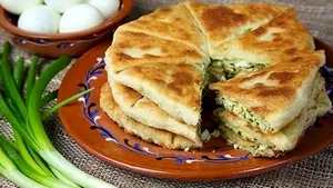 FOTO Un Don Quijote la feminin, de succes: Cum a reuşit o tânără moldoveancă să vândă PLĂCINTE de 600.000, într-un an