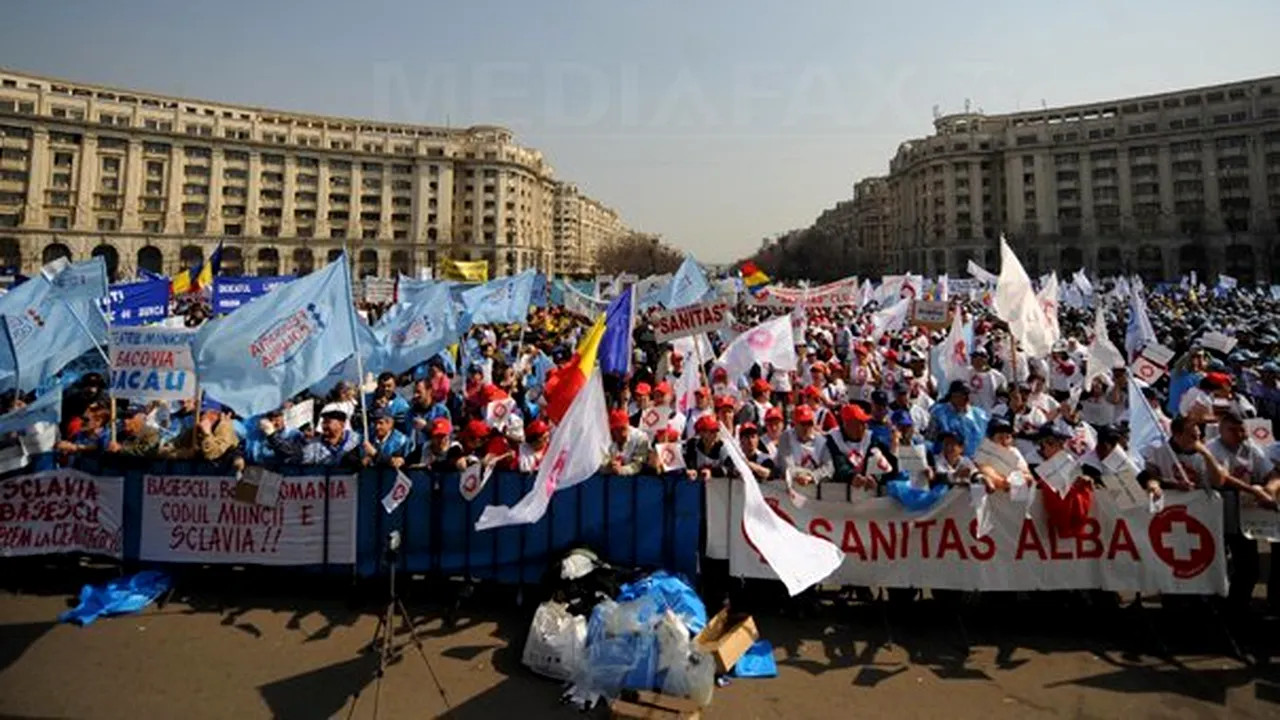 Sindicaliştii au încheiat mitingul de la Parlament. Liderii sindicali au făcut apel la grevă generală - GALERIE FOTO