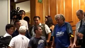 Incident în Parlament: Angajaţi DAI au încercat să evacueze un reprezentant al 