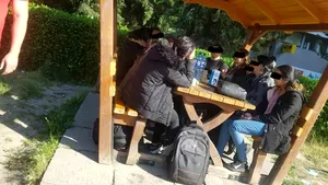 Zece migranţi din Irak, descoperiţi de poliţişti în zona căminelor studenţeşti din Timişoara
