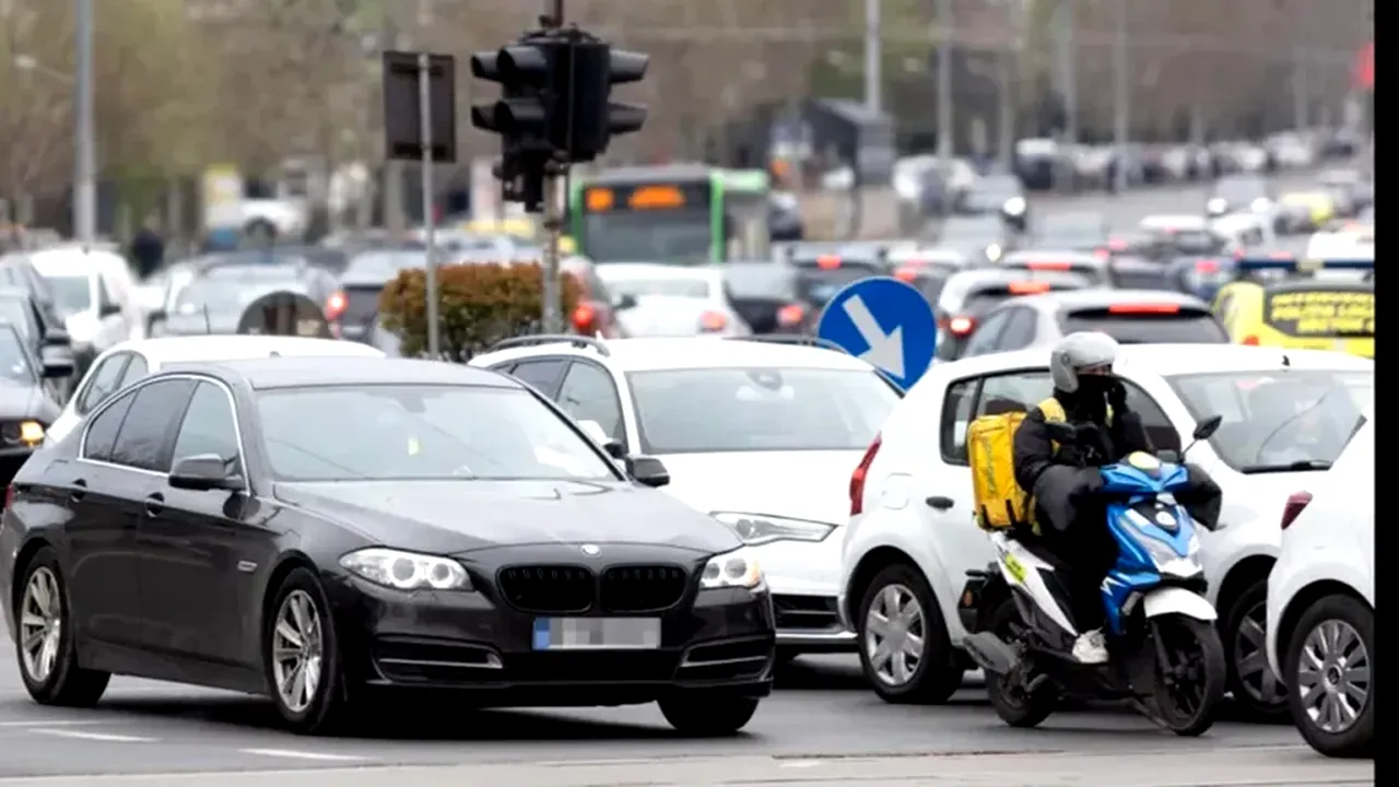 Ministerul Economiei reamintește că mașinile neradiate trebuie să aibă RCA valabilă, chiar dacă nu sunt folosite. Miza campaniei „Îndepărtarea vehiculelor abandonate pe domeniul public”