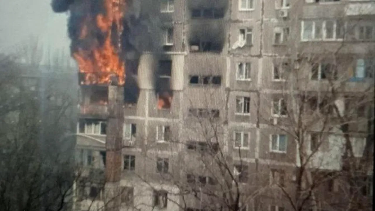 Războiul din Ucraina, ziua 34. Zi crucială. Ce s-a decis la negocierile pentru pace şi când ar putea avea loc marea întâlnire, Putin-Zelenski. Ucraina refuză intrarea în NATO, dar vrea în UE. Moscova a promis că reduce activitatea militară în zona Kiev, dar realitatea o contrazice. Probleme cu Wikipedia