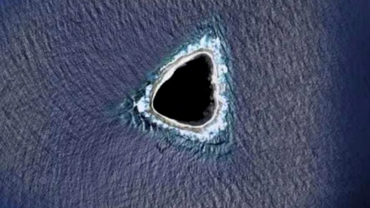 Cele mai ciudate imagini pe Google Earth: de la insula „gaură neagră” până la baze militare secrete