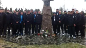 Jucătorii de la HCM Constanţa au fost la statuia lui Marian Cozma, înaintea partidei cu MKB Veszprem - FOTO