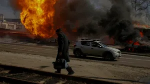 Războiul din Ucraina, ziua 33. În ultimele 24 de ore au avut loc peste 40 de atacuri în regiunea Kiev. Primar: „Irpinul nostru a fost eliberat de răul Moscovei!”. Marţi începe o nouă rundă de negocieri, în Turcia. Abramovici ar fi fost otrăvit. Ameninţarea lui Putin. Joe Biden nu regretă ce a spus despre preşedintele Rusiei