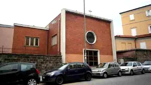 28 de români s-au ascuns de Paşte într-o biserică din Trieste, la sfinţit de ouă. Afară îi aşteptau trupele speciale 