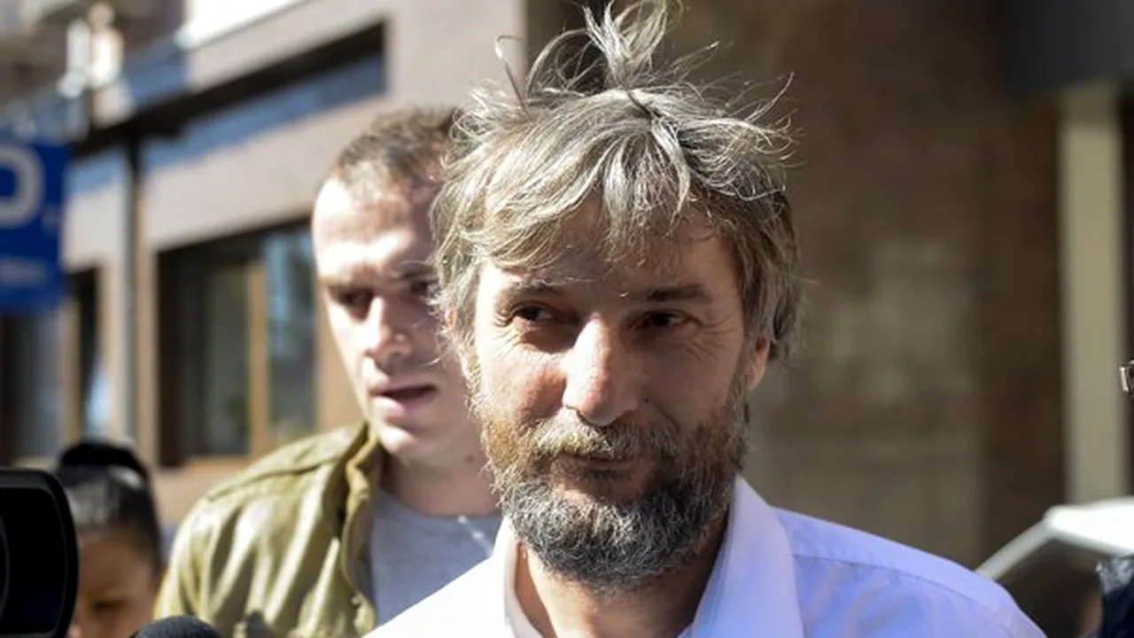 Adrian Sobaru va fi arestat la domiciliu. Avocat: Sobaru a spus că voia să îşi dea foc la Guvern. Avea la el o sticlă cu benzină