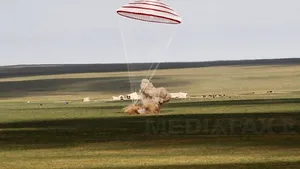 Capsula spaţială chineză Shenzhou X a revenit cu bine pe Terra - VIDEO, FOTO