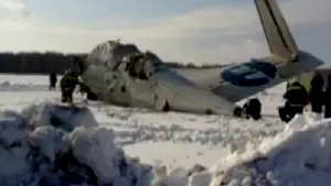 Tragedie în Siberia: Un avion cu peste 40 de persoane la bord s-a prăbuşit. 32 de oameni au murit, iar alţi 11 sunt răniţi - VIDEO