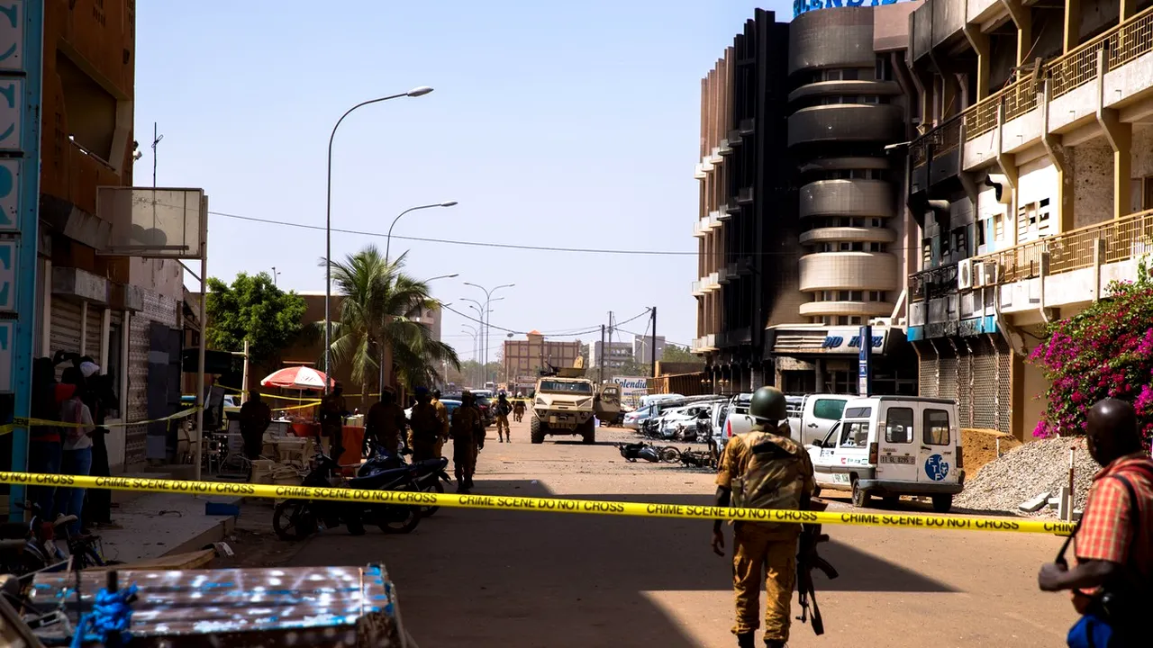 Atac sângeros în Burkina Faso: 14 morţi, inclusiv elevi, în urma unei explozii