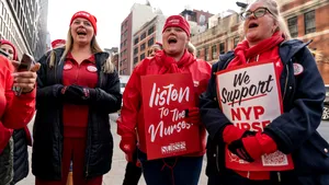 Greva uriașă a asistenților medicali din New York a intrat în ziua a doua / Cele mai bogate spitale din New York se plâng că cererile asistenților sunt prohibitiv de costisitoare