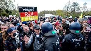 Confruntări între forţele de ordine şi protestatari, în centrul Berlinului