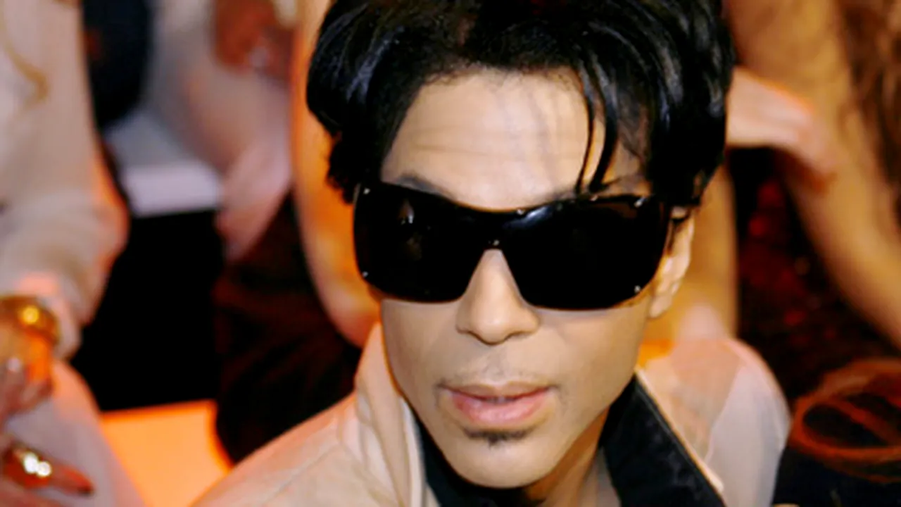 Prince va lansa trei albume noi în 2009 (Video)