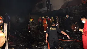 Dezastru în Thailanda după ce un depozit de artificii a explodat. Bilanţul tragediei se ridică la peste o sută de răniţi