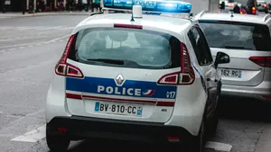 Franţa. Echipă de fotbal, atacată pe teren de tineri înarmaţi. Doi jucători au sărit într-un râu