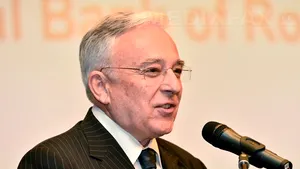 Isărescu: Leul stă tolănit în intervalul 4,40 - 4,44 de jumătate de an, a ignorat şi campania electorală