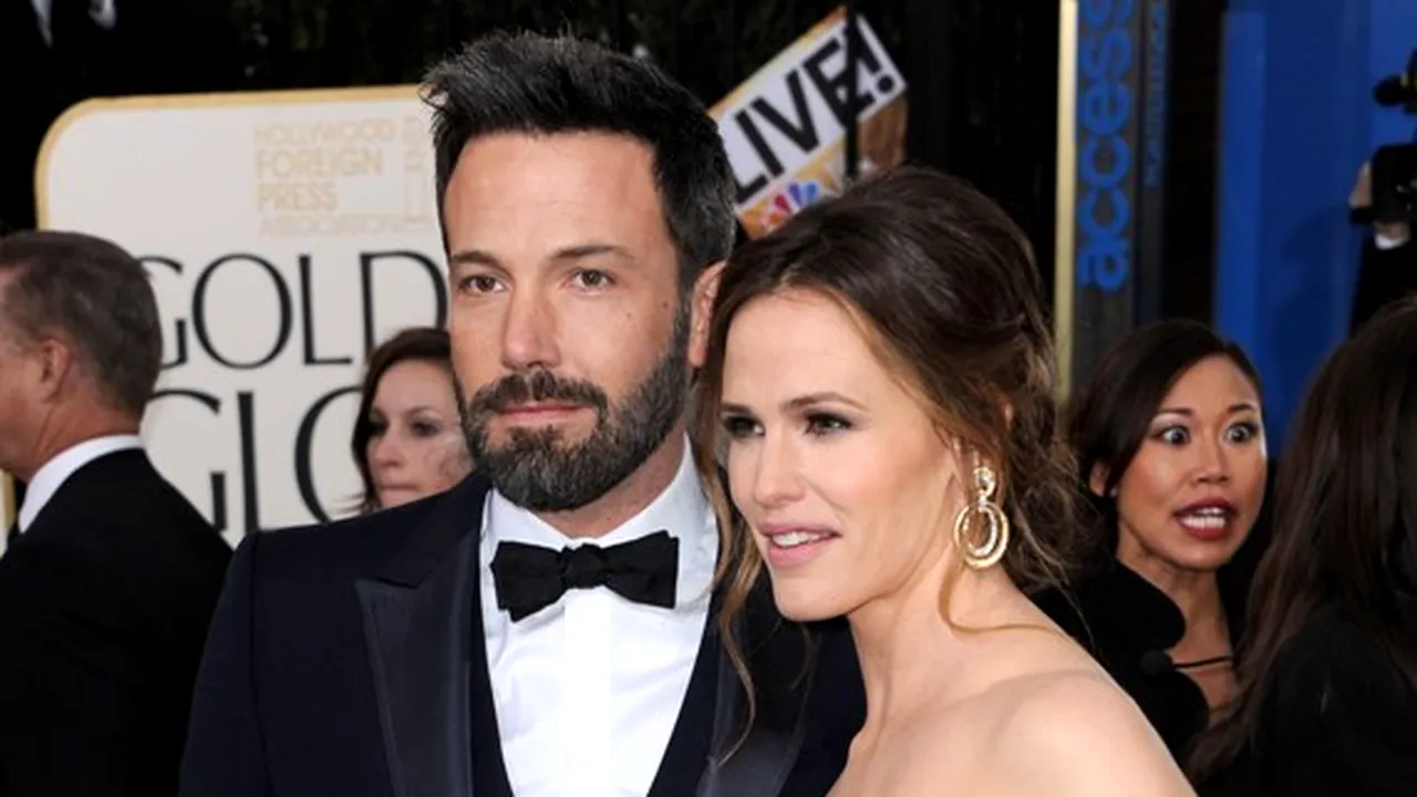 GLOBURILE DE AUR 2013 - Soţia lui Ben Affleck, la un pas de dezastru pe covorul roşu - FOTO