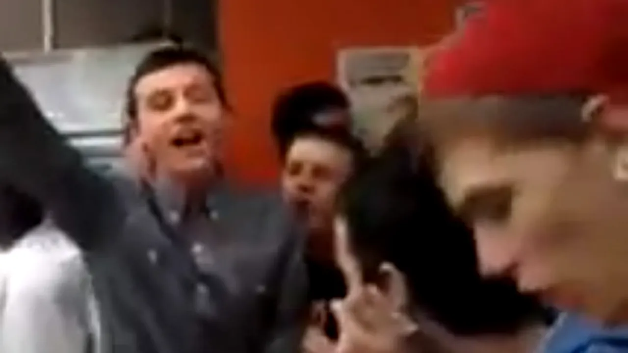 Revoltă la McDonald's: Cum au fost terorizaţi angajaţii unui restaurant - VIDEO