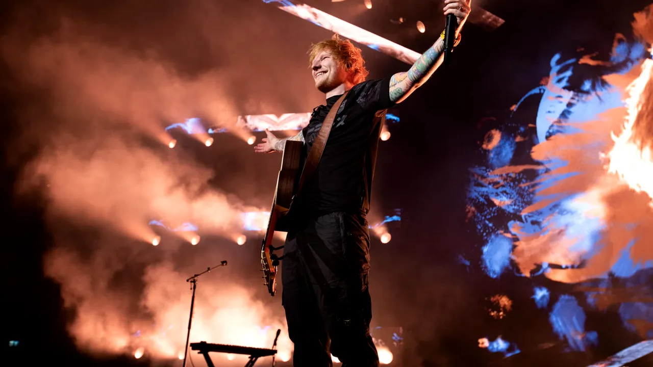 Ed Sheeran vine a doua oară în România. Când va avea loc concertul de la Arenele Romane