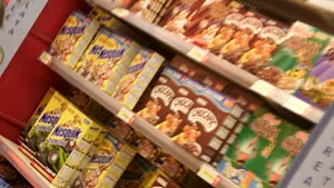 UE ar putea interzice jucăriile-cadou incluse în ambalajele de dulciuri sau cereale