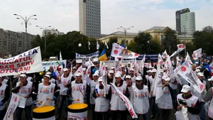 Mii de oameni au protestat în Piaţa Victoriei, nemulţumiţi de măsurile Guvernului. Discuţii cu Tudose, Vasilescu şi Ciolacu. Care sunt principalele revendicări/ UPDATE: Au fost ridicate toate restricţiile - FOTO, VIDEO