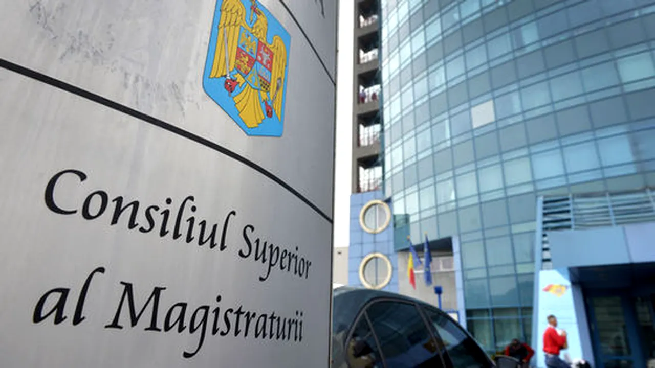 CSM anunţă că suspendă activitatea cu publicul