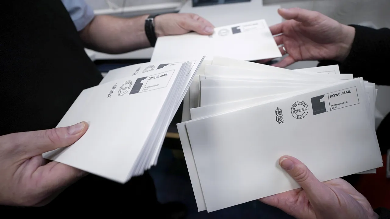 Royal Mail va fi preluată de un miliardar ceh. Acesta va plăti 3,6 miliarde de lire sterline