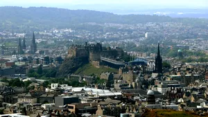 Edinburgh devine primul oraș din Scoția care introduce o taxă pentru turiști. Iată cât trebuie să plătești