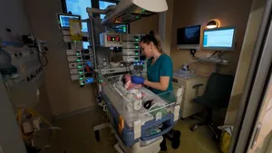 Copiii care au învins fragilitatea vieții: miracolele din Terapia Intensivă de la Marie Curie