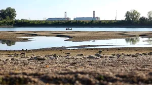 Ungaria urmează exemplul României pentru a salva centrala nucleară Paks. În plus, construiește un prag din piatră care va ridica nivelul Dunării